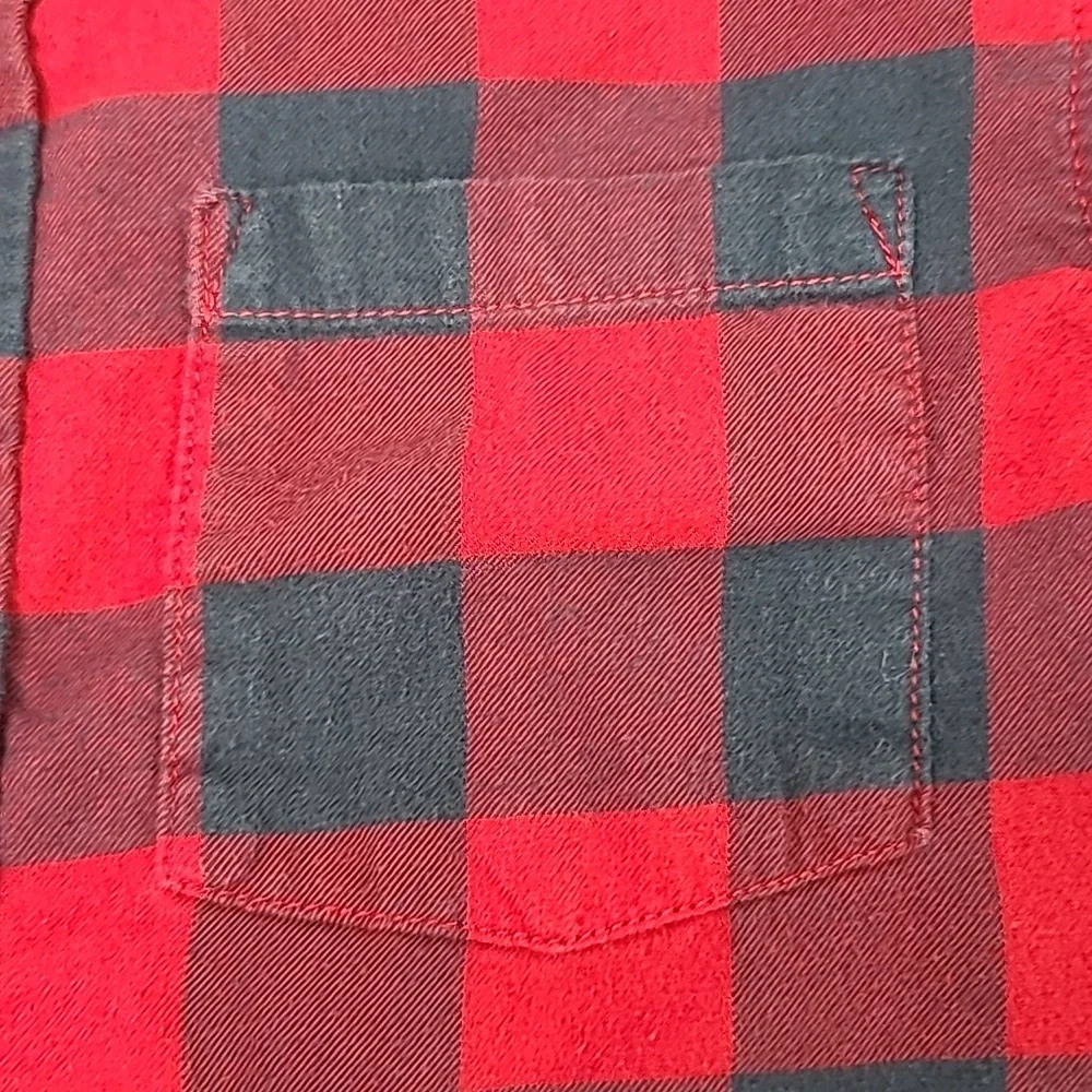Cat & Jack Boys' Long Sleeve Flannel Button-Down Shirt in Red/Black Size XL/16